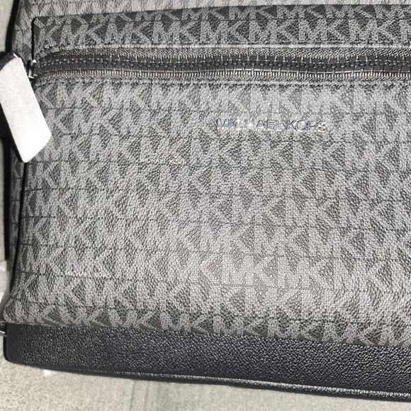 Michael kors back pack - Picture 4 of 10